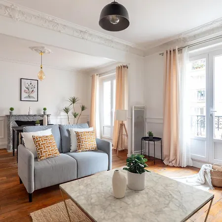 Elegant Au 19e Arrondissement Apartment